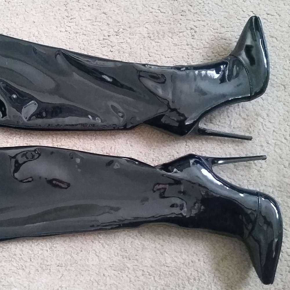 Lovely thigh high patent leather fur lined 7/7.5